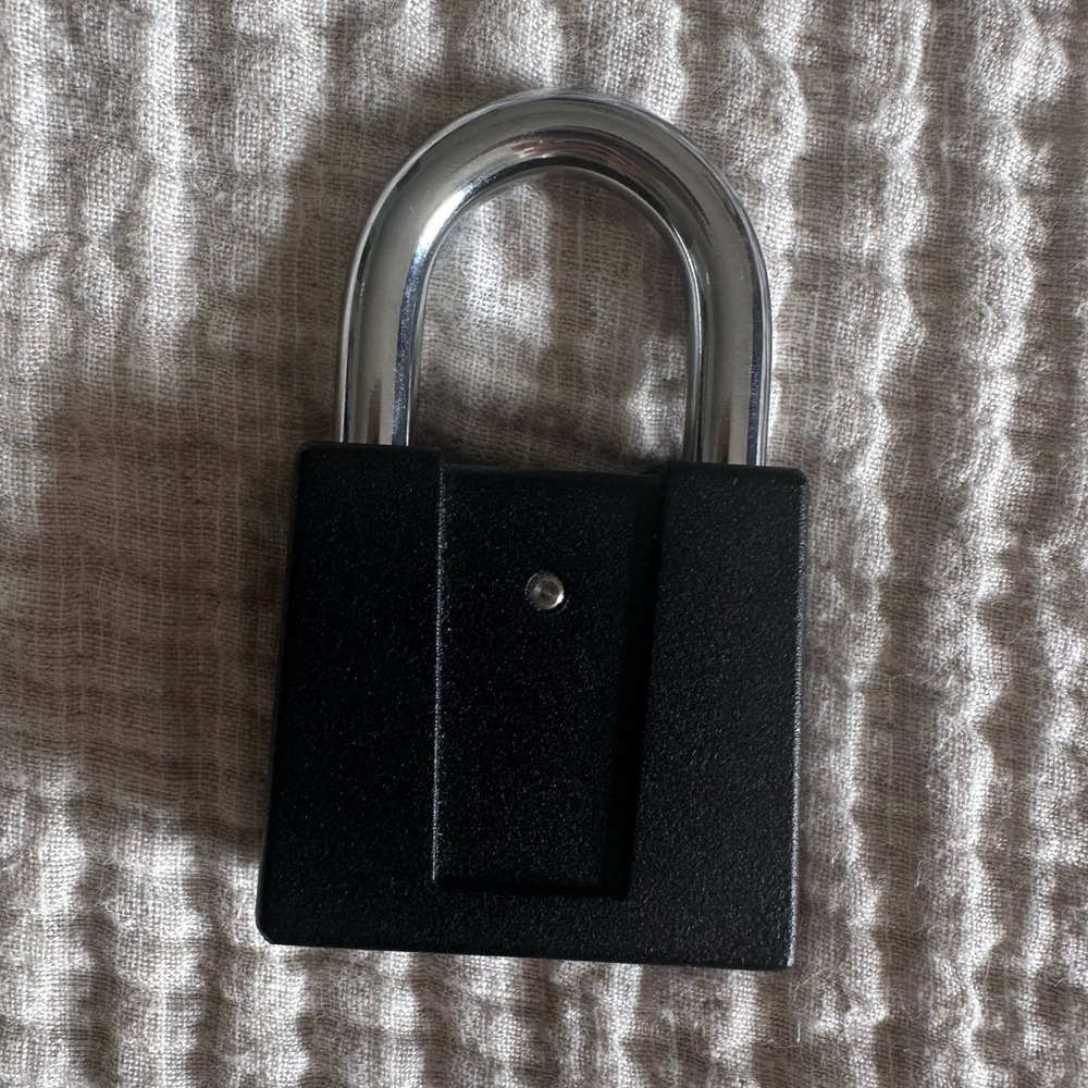 Sesamee Combination Lock Padlock 4-Digit Heavy Duty Resettable Gym School